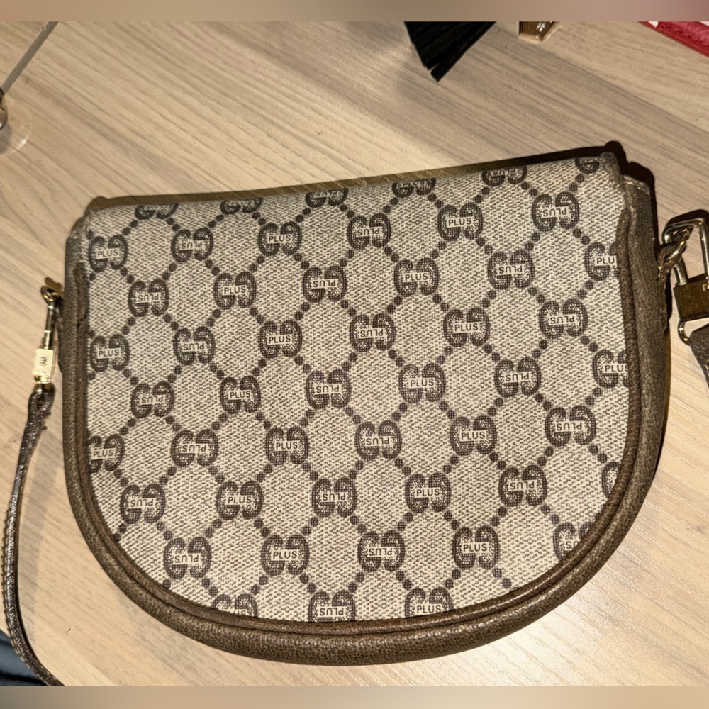 Gucci plus Beige Monogram Mini Clutch - Picture 3 of 9